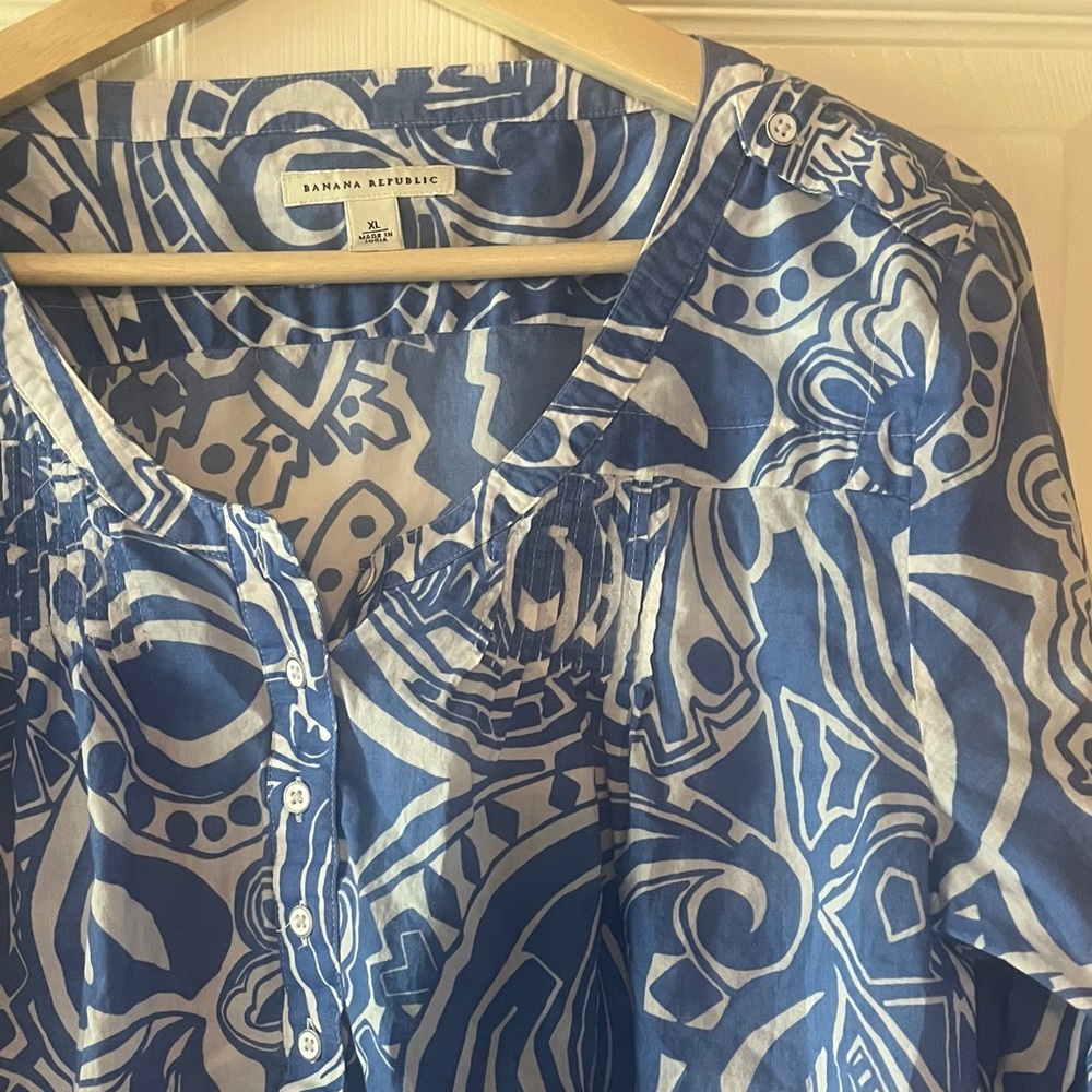 Banana republic lightweight blouse